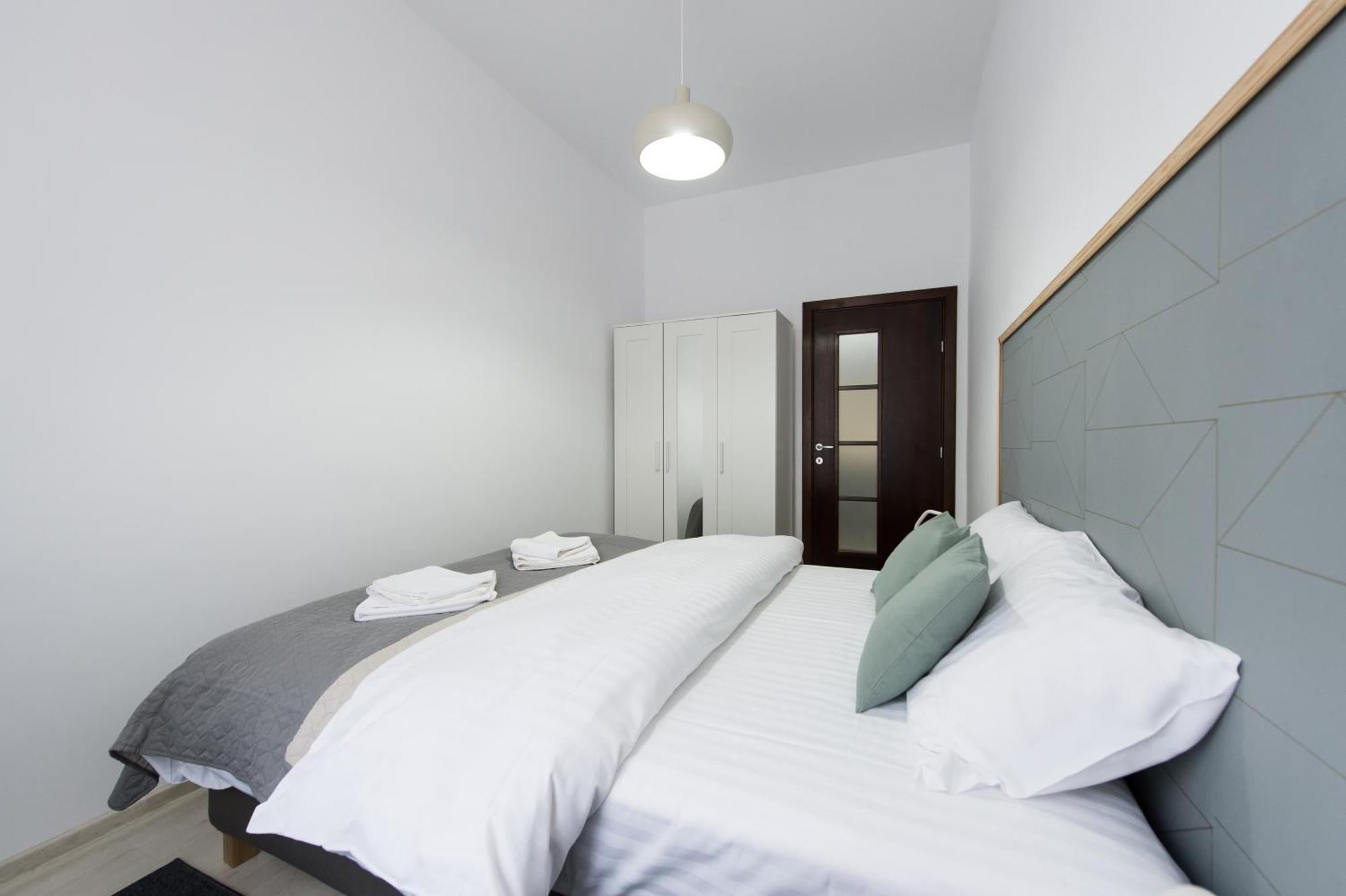 Gorgeous Brasov Flat With Patio And Mountain Views Apartment Екстериор снимка