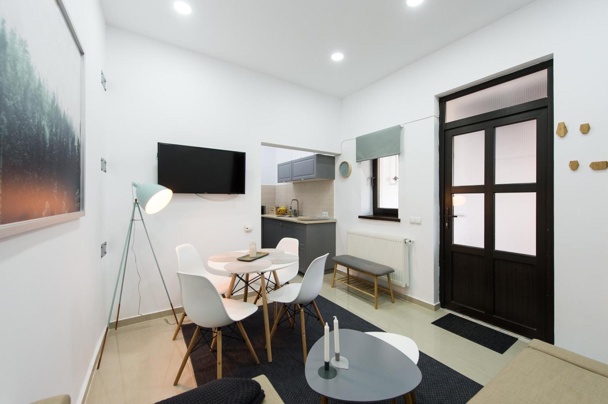 Gorgeous Brasov Flat With Patio And Mountain Views Apartment Екстериор снимка