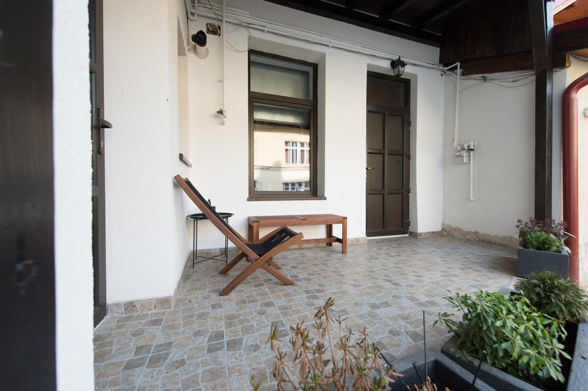Gorgeous Brasov Flat With Patio And Mountain Views Apartment Екстериор снимка
