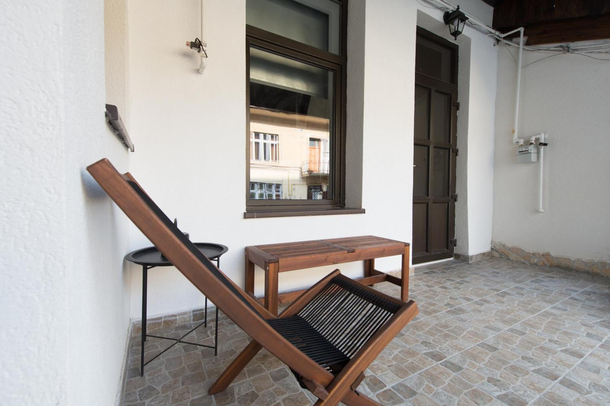 Gorgeous Brasov Flat With Patio And Mountain Views Apartment Екстериор снимка