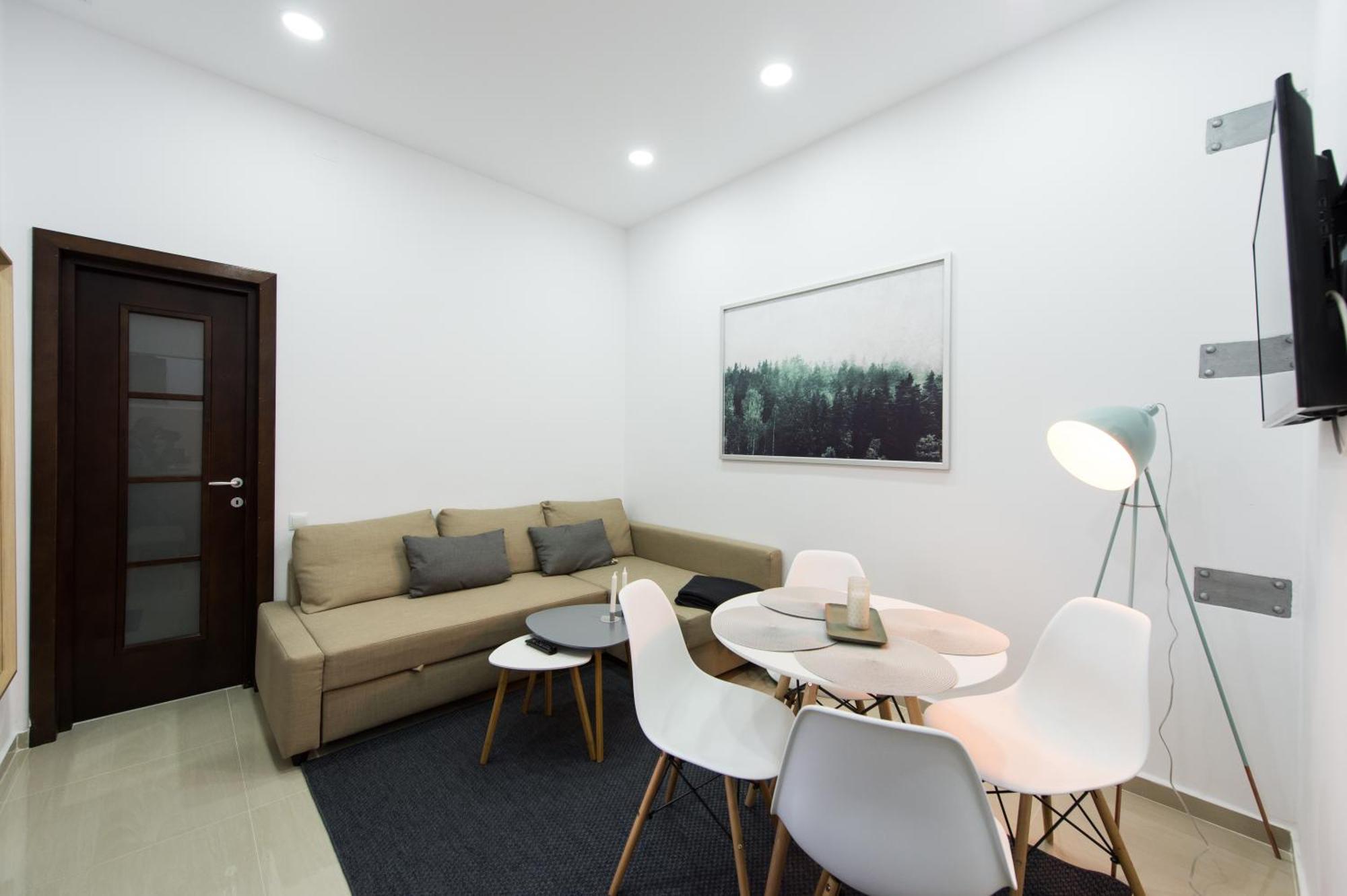 Gorgeous Brasov Flat With Patio And Mountain Views Apartment Екстериор снимка