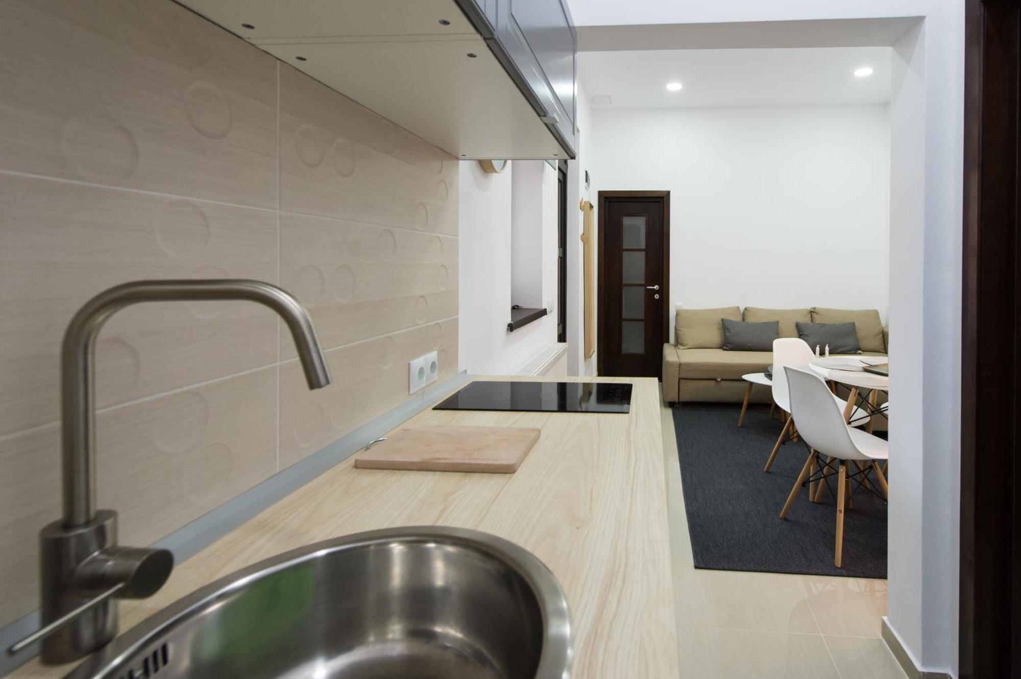 Gorgeous Brasov Flat With Patio And Mountain Views Apartment Екстериор снимка