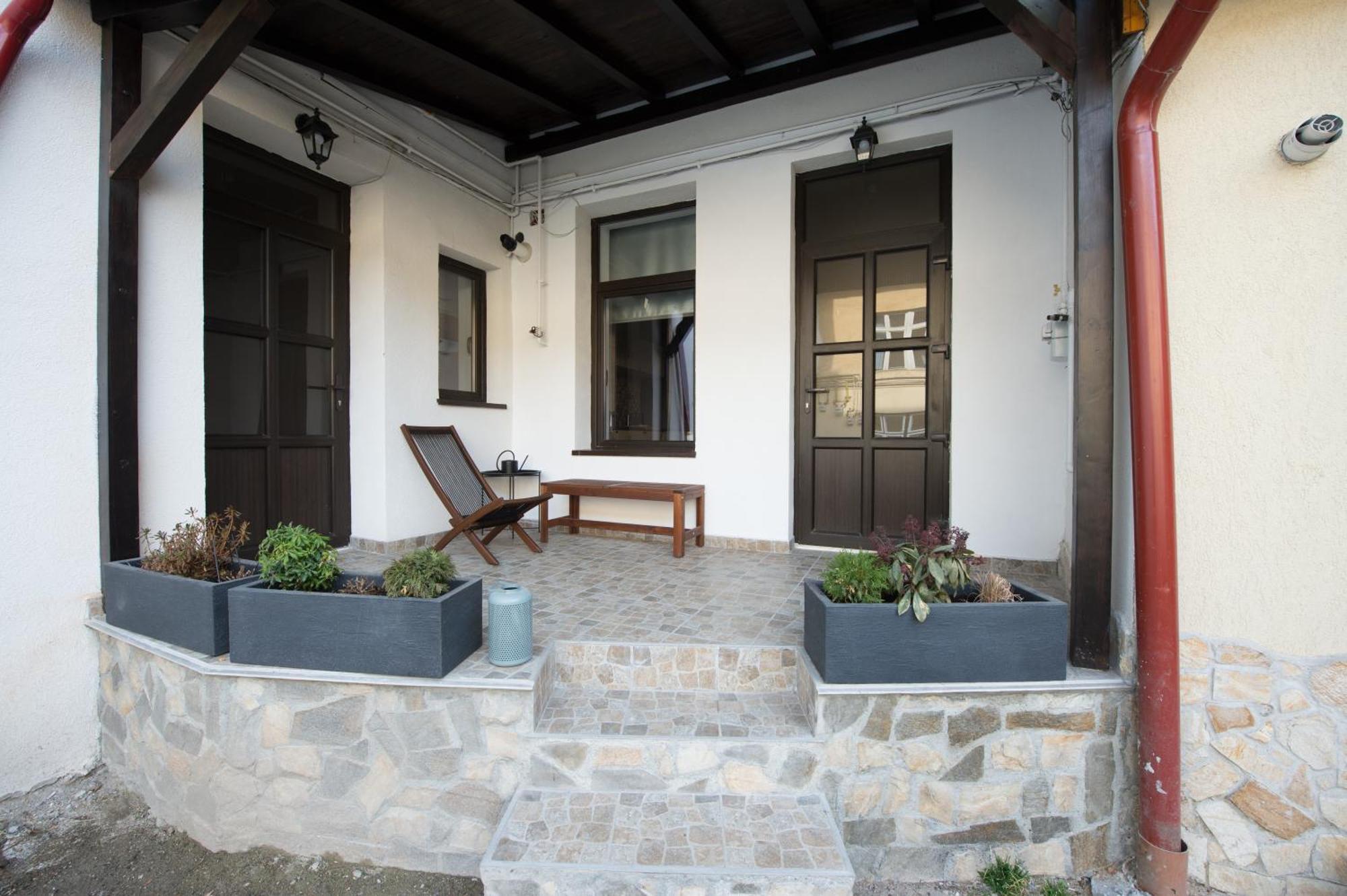 Gorgeous Brasov Flat With Patio And Mountain Views Apartment Екстериор снимка